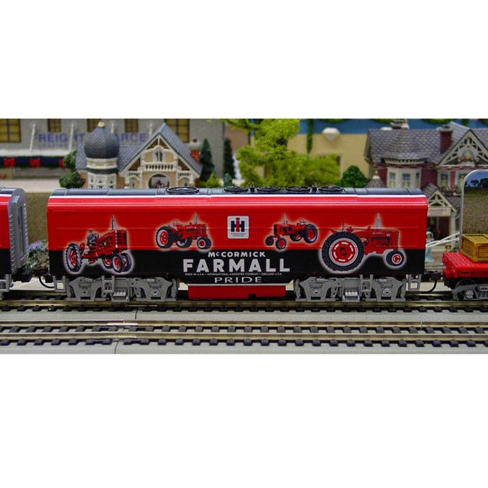 1/87 HO Scale Limited Edition IH Farmall Engine Car and 14 Piece Track, #2 in Series