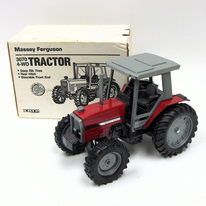 1/16 Massey Ferguson 3070 4WD Tractor with Autotronic Cab