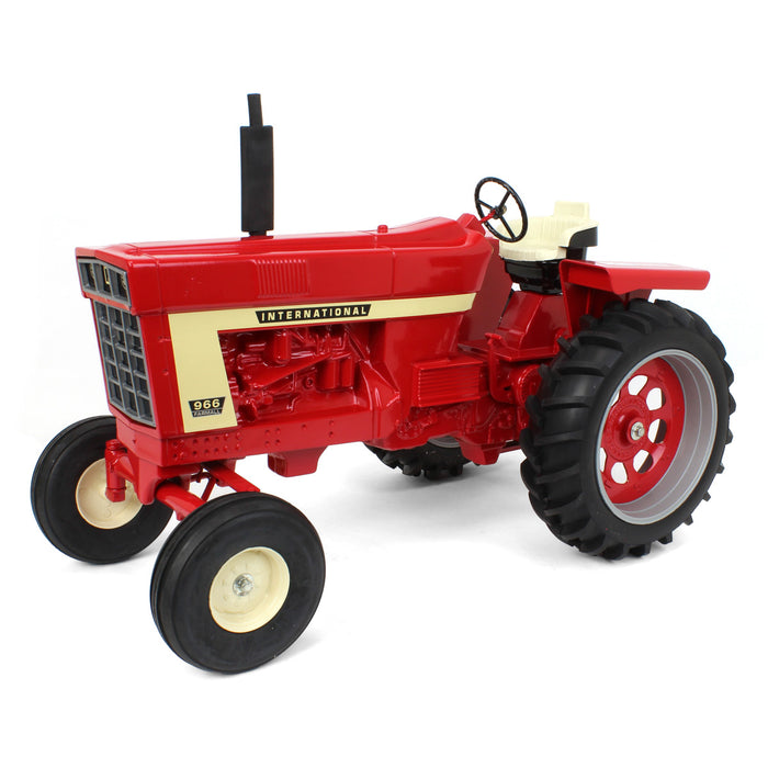 1/8 International Harvester 966 Wide Front with Beige Front Wheels