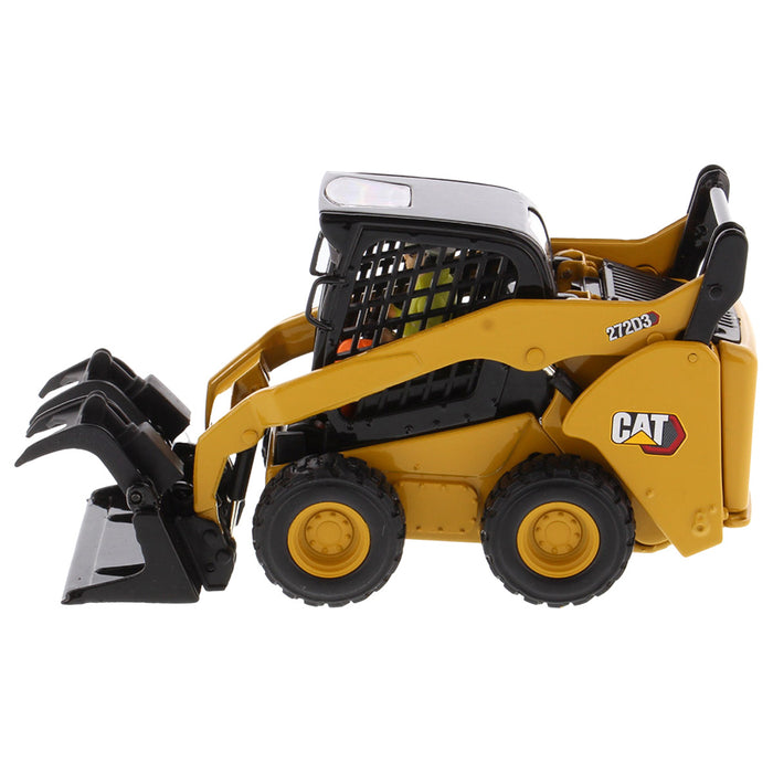 1/32 CAT 272D3 Skid Steer Loader w/ Bucket, Fork and Grapple Tools