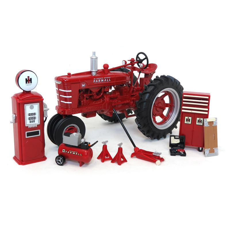 1/16 1939 IH Farmall M White Stripe Grill, IH Parts & Service Set by ERTL, 2018 PA Farm Show