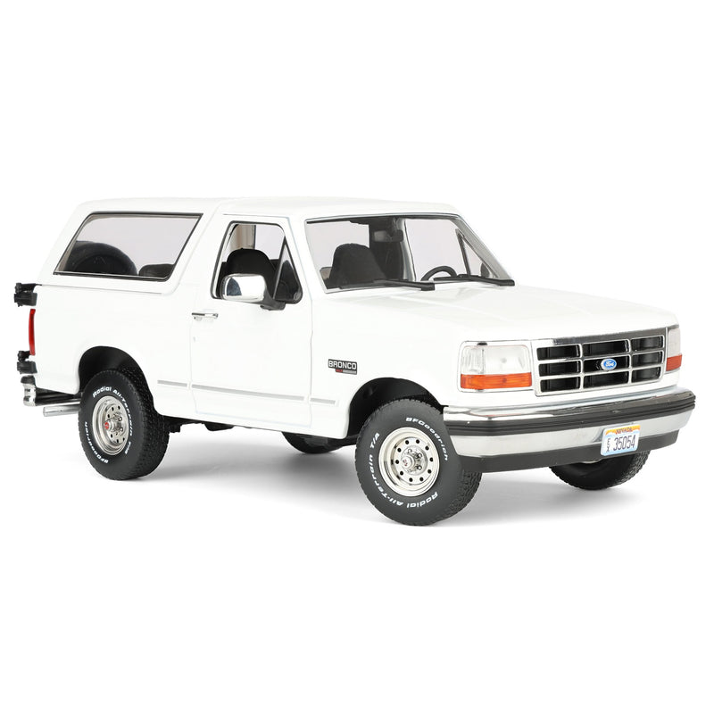 1/18 1993 Ford Bronco XLT Oxford White Artisan Collection