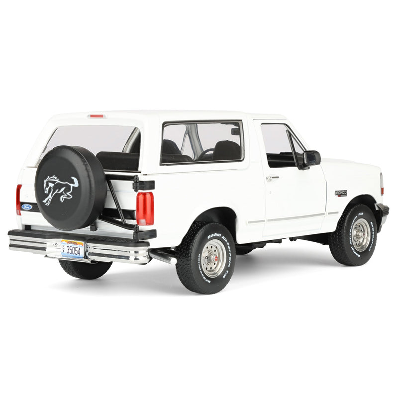1/18 1993 Ford Bronco XLT Oxford White Artisan Collection