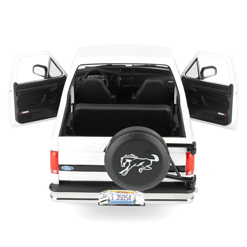 1/18 1993 Ford Bronco XLT Oxford White Artisan Collection