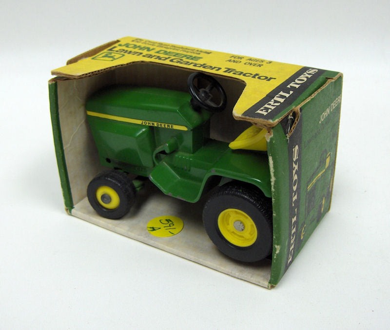 (B&D) 1/16 John Deere Lawn & Garden Tractor (no Model #) by ERTL in USA - Damaged Item