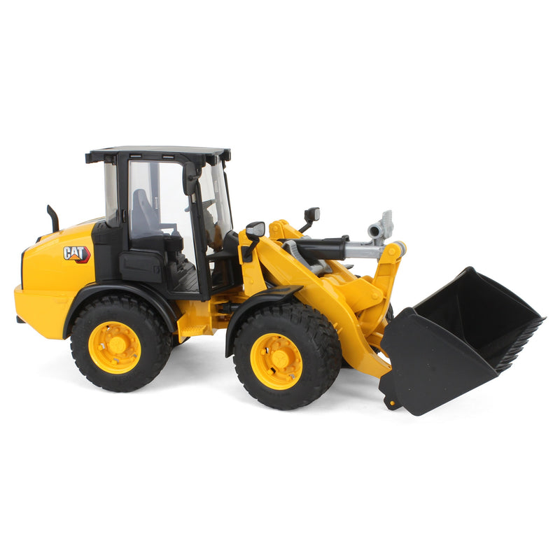 1/16 CAT Wheel Loader by Bruder