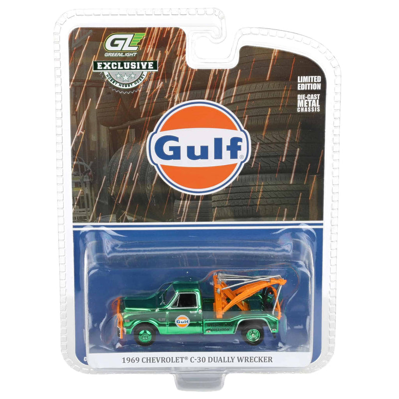 Green Chrome Chase Unit ~ 1/64 1969 Chevrolet C-30 Dually Wrecker, Gulf Oil