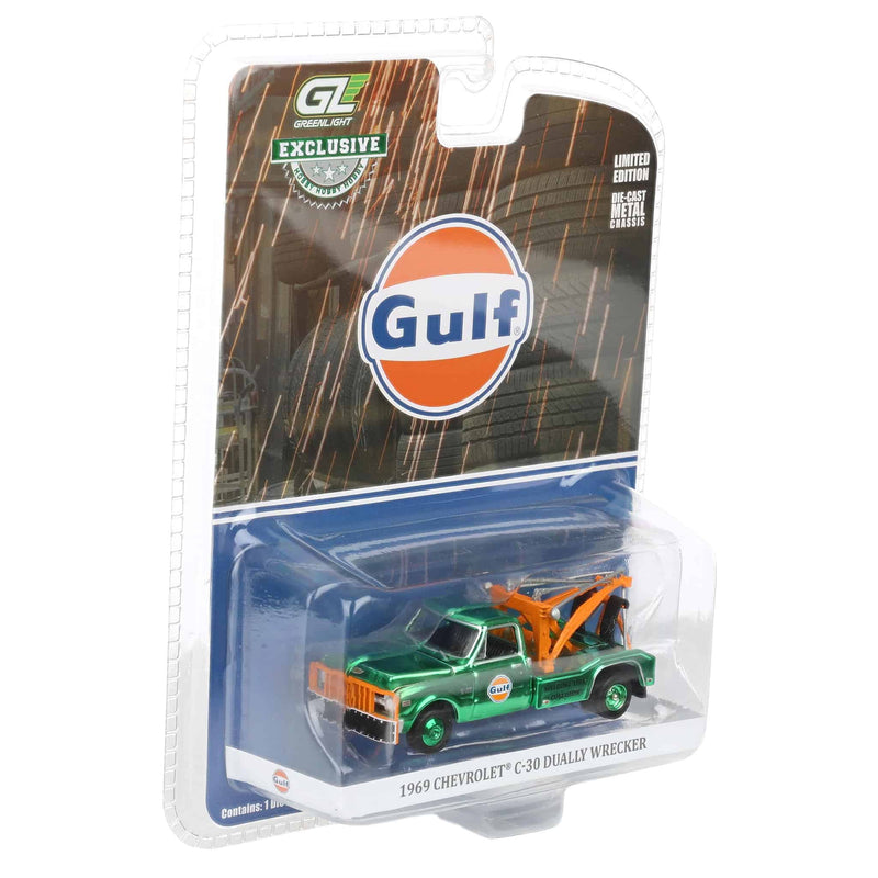 Green Chrome Chase Unit ~ 1/64 1969 Chevrolet C-30 Dually Wrecker, Gulf Oil