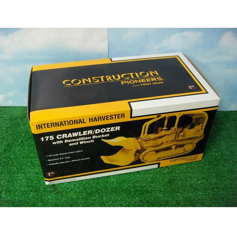 1/25 International Harvester 175 Crawler/Dozer with Demolition Bucket & Winch by First Gear