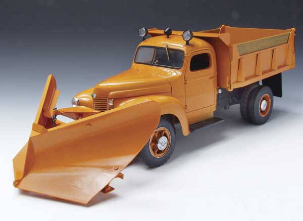 1/16 International K-5 Truck with Snow Plow Blade in High Detail, Limited Edition by Die-Cast Promotions