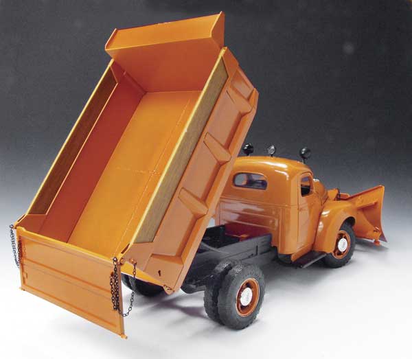 1/16 International K-5 Truck with Snow Plow Blade in High Detail, Limited Edition by Die-Cast Promotions