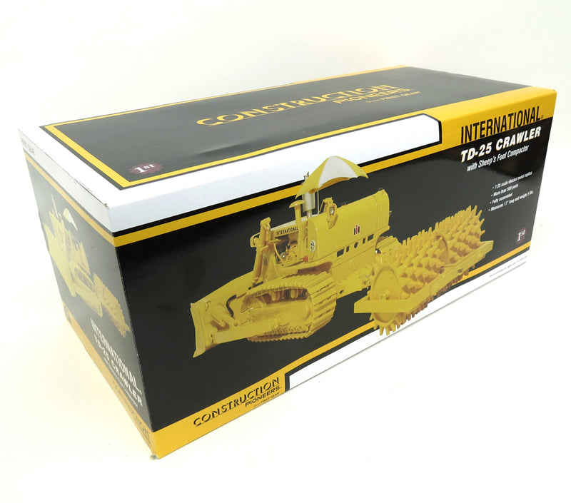 1/25 International TD-25 Crawler with Umbrella and Sheep's Foot Compactor by First Gear