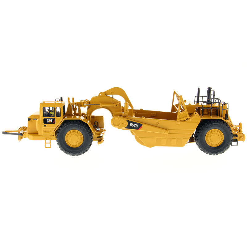 ミニカー DM 1/50 CAT 657G WHEEL TRACTOR-SCRAPER 1/50 Caterpillar 657 G Wheel Tractor Scraper — Outback Toys