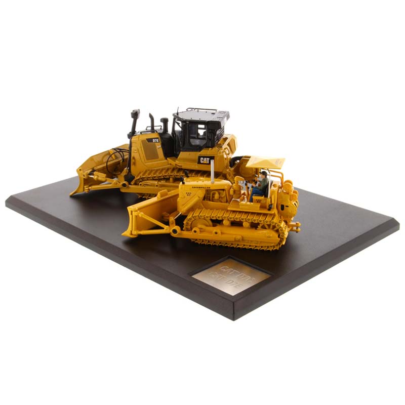 1/50 Evolution Series High Detail CAT D7E & D7C Track-Type Tractor Two Piece Set