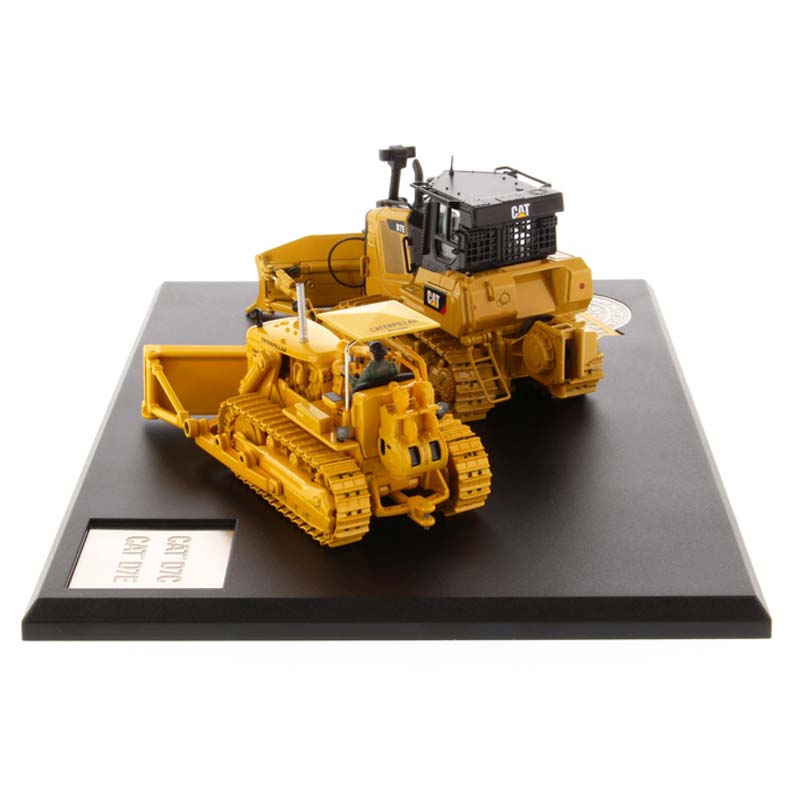 1/50 Evolution Series High Detail CAT D7E & D7C Track-Type Tractor Two Piece Set