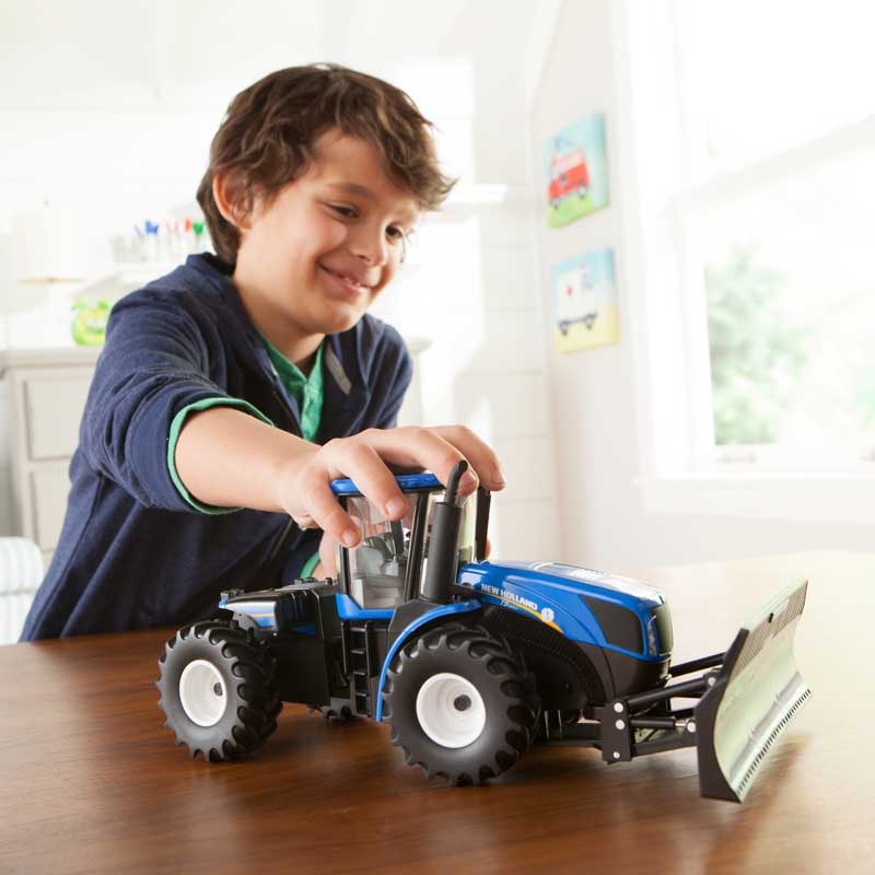 1/32 New Holland T9.560 4WD Tractor with Grouser Blade by ERTL