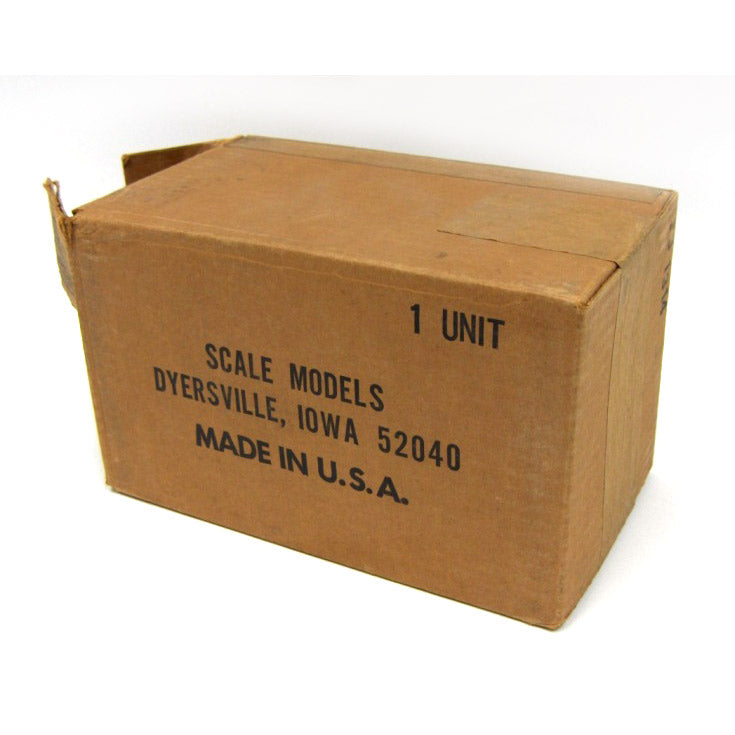 1/16 Oliver (White) 1855 Narrow Front Tractor with Fenders, Red, Made in the USA by Scale Models