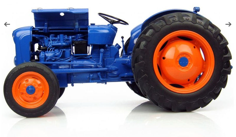 1/16 Fordson Dexta Tractor (1960-1962) by Universal Hobbies