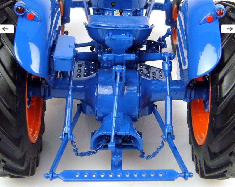 1/16 Fordson Dexta Tractor (1960-1962) by Universal Hobbies