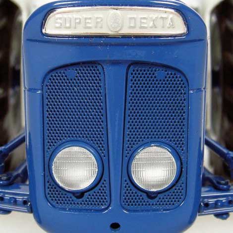 1/16 Ford Dexta 2000 Super Diesel Tractor by Universal Hobbies