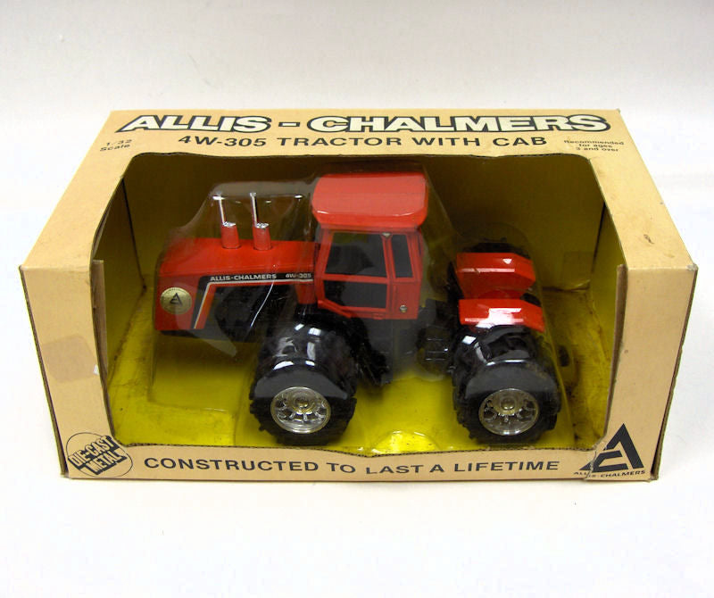 (B&D) 1/32 Allis Chalmers 4W-305 Collector Series - Displayed