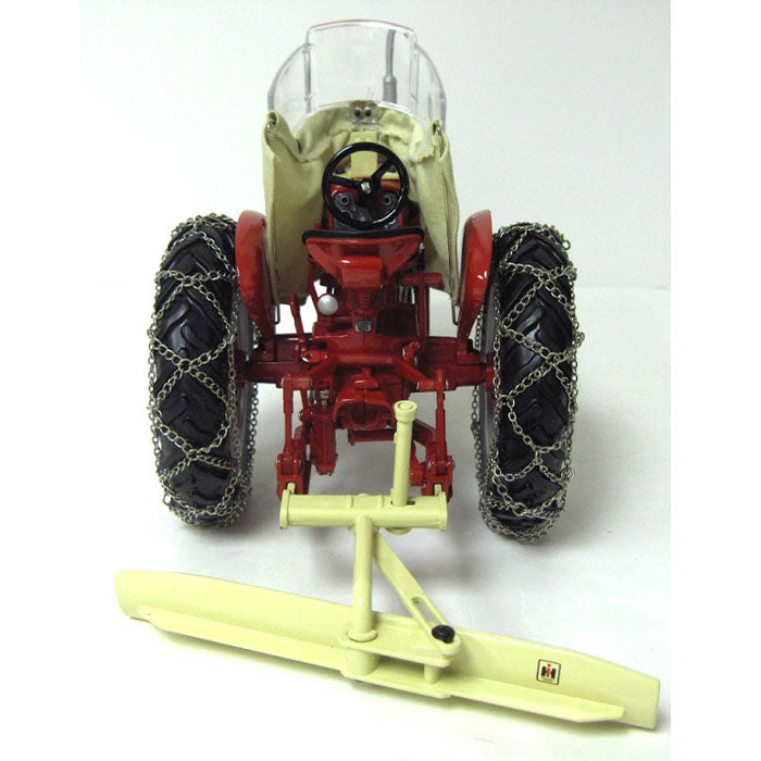 1/16 IH Farmall 460 with Chains, Windbreaker & Blade
