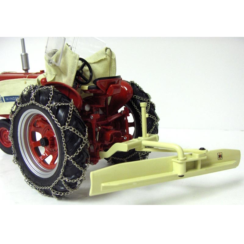 1/16 IH Farmall 460 with Chains, Windbreaker & Blade