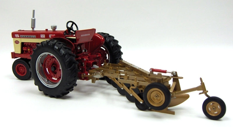 1/16 Farmall 560 Demo with Gold 5-Bottom Plow, 2008 National Farm Toy Museum Edition