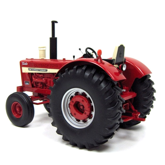 1/16 International 1256 with Wheatland Fenders