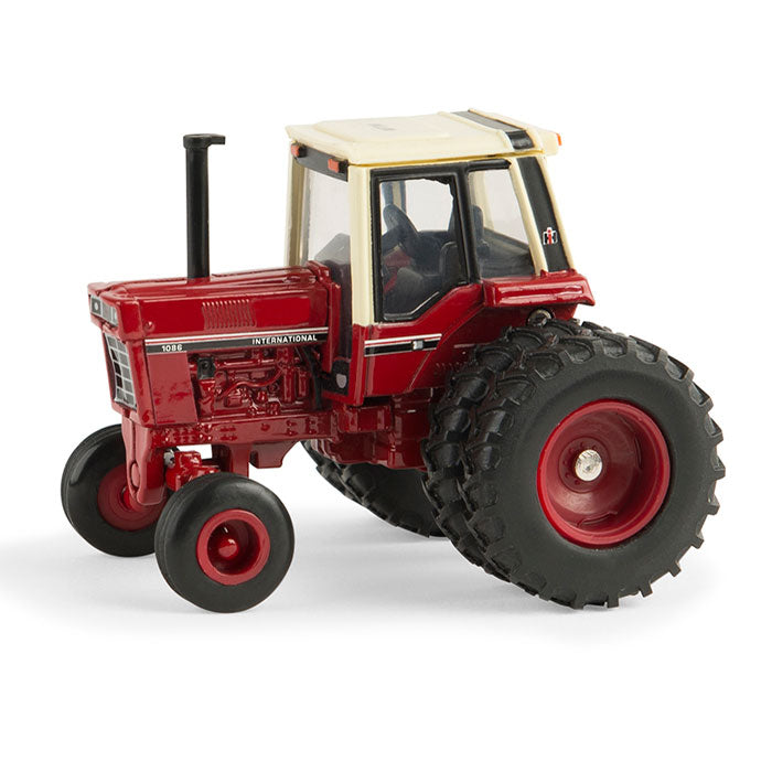 1/64 International 1086 with Duals, 2015 National Farm Toy Museum