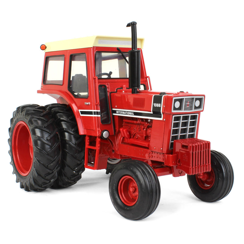 1/16 International 1066 Red Cab with Precision Duals, 2006 Toy Tractor Times