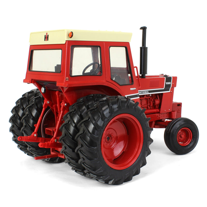 1/16 International 1066 Red Cab with Precision Duals, 2006 Toy Tractor Times