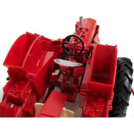 1/16 Farmall Super M Tractor with Mounted 2MH Corn Picker by ERTL, National Farm Toy Museum