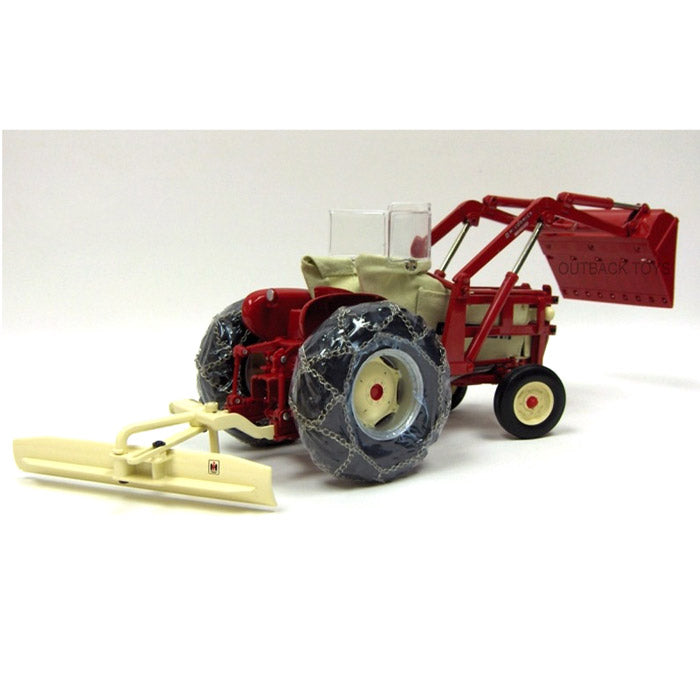 1/16 International Harvester 460 Tractor with Loader & Tire Chains by ERTL, 2009 IHCC Red Power Round Up