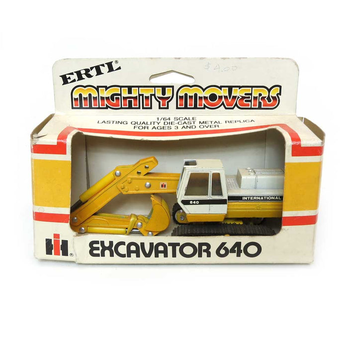 1/64 International 640 Excavator with Rubber Tracks