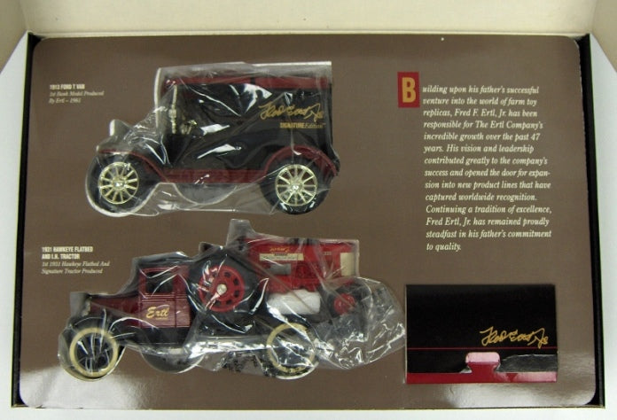 1/25 1913 Ford T Van & 1931 Hawkeye Flatbed with 1/43 Farmall 350, Signature Edition