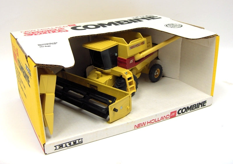 1/32 New Holland TR96 Combine with Corn & Grain Heads by ERTL