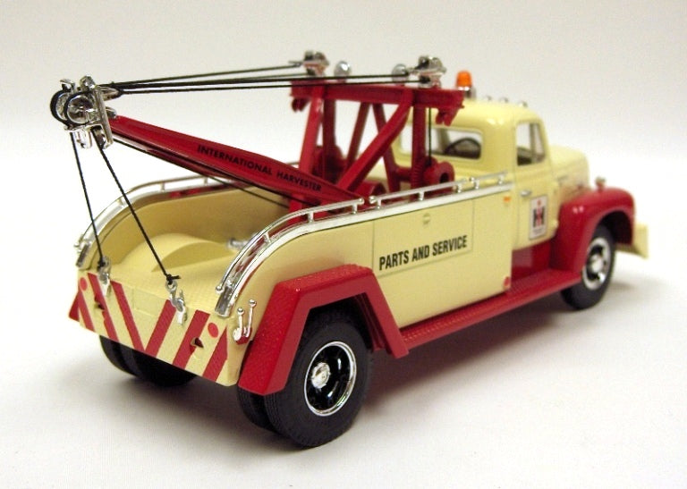 1/34 High Detail International “R” Series Tow Truck “IH Parts & Service” by 1st Gear