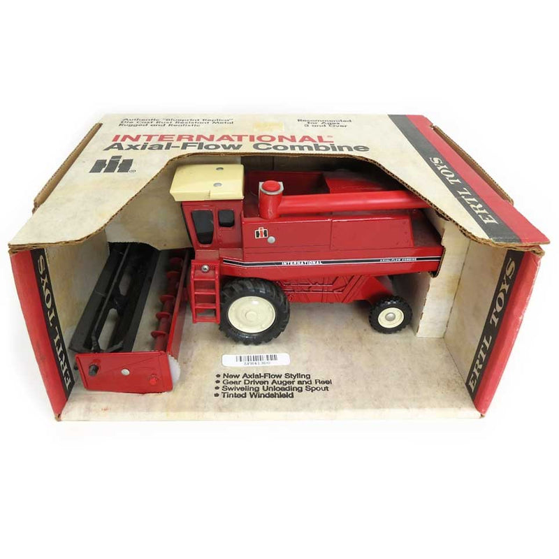 1/32 International Axial-Flow Combine with Grain Head by ERTL