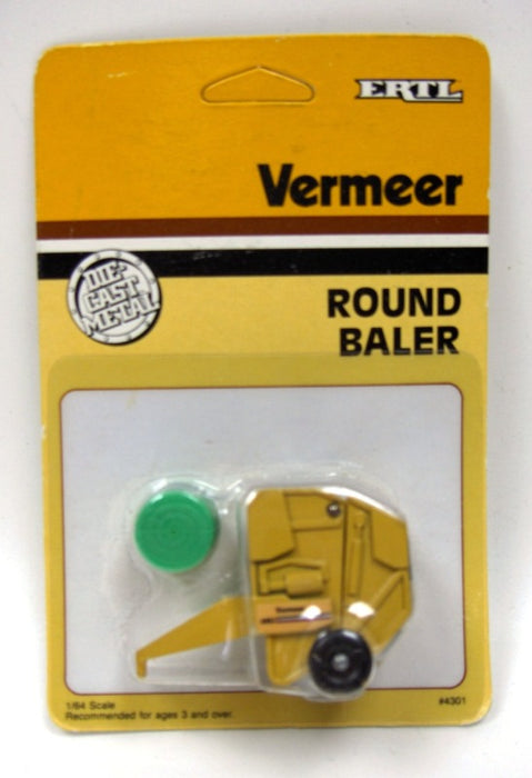 1/64 Vermeer 605J Round Baler with Round Bale