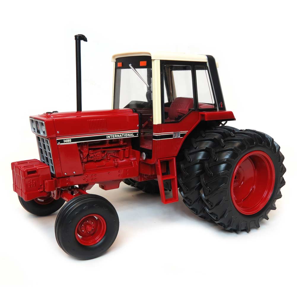 1/16 International Harvester 1486 Tri-Stripe Tractor with Duals