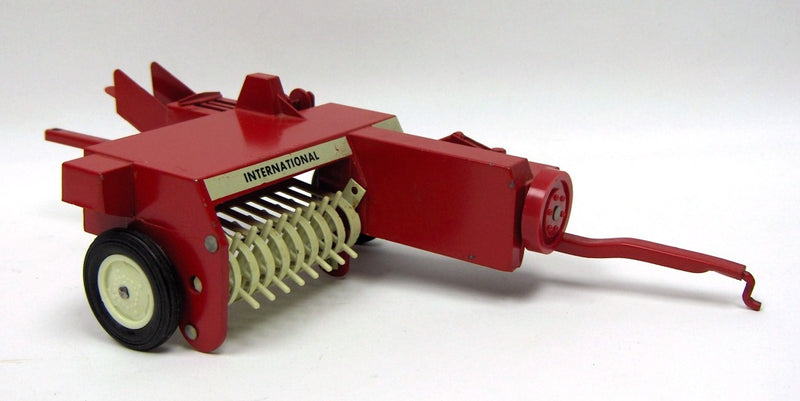 1/16 International Baler with Bales, Made in the USA by ERTL