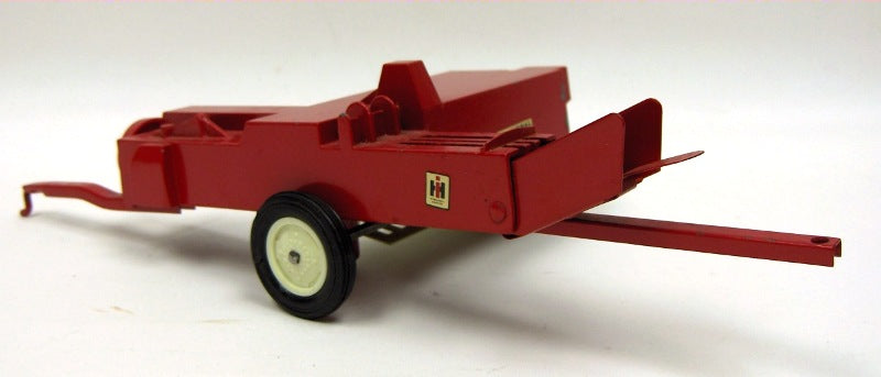 1/16 International Baler with Bales, Made in the USA by ERTL