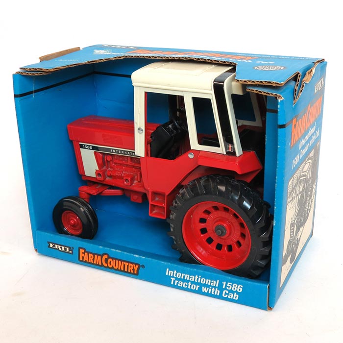 1/16 International 1586 Tractor with Cab & Singles by ERTL