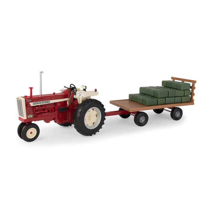 1/16 ERTL Big Farm IH Farmall 1206 with Hay Wagon and 36 Bales