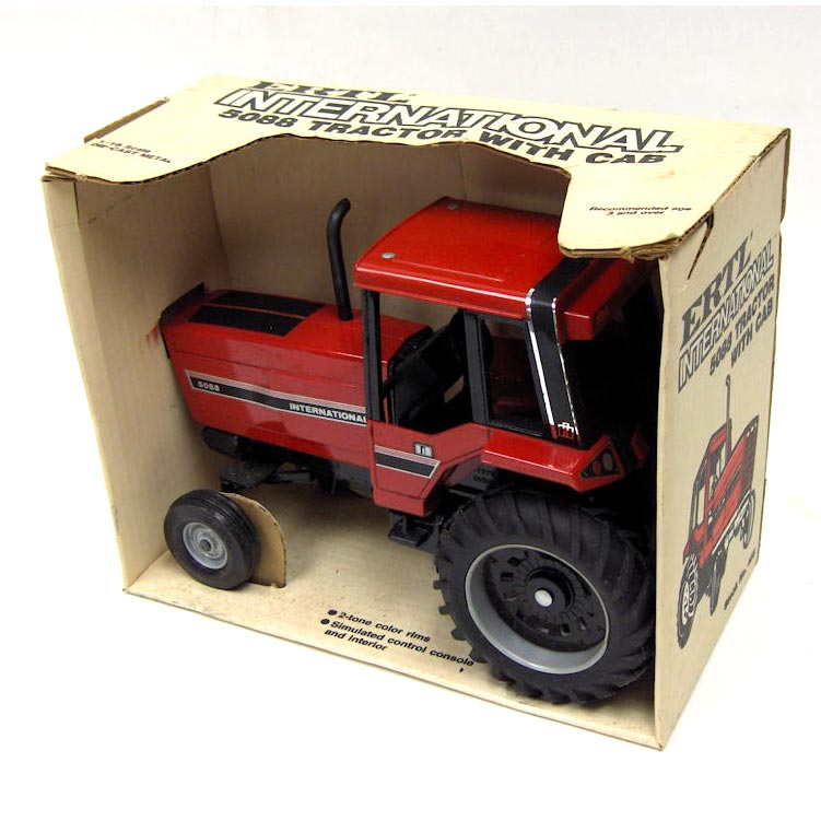 1/16 International Harvester 5088 2WD Tractor with Short Muffler by ERTL