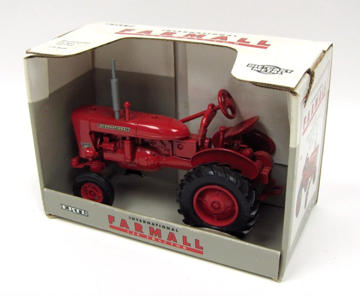1/16 IH Farmall 140 Wide Front Tractor