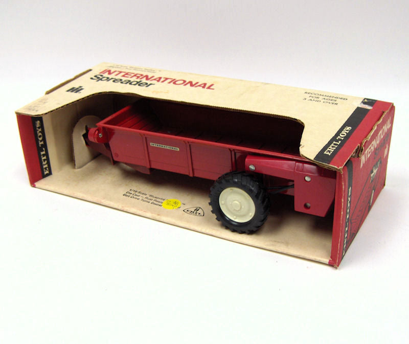 1/16 Red International Single-Axle Spreader