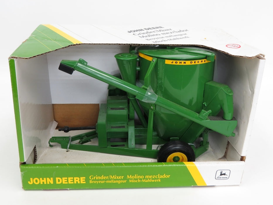 1/16 John Deere Grinder Mixer with Green Augers