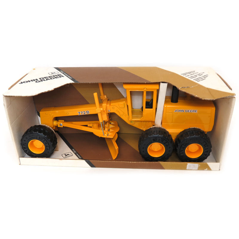 1/16 John Deere 772B Grader Made in the USA by ERTL